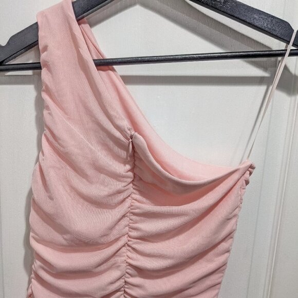 New Love x Design | One-Shoulder Body-Con Midi Dress - Picture 7 of 10